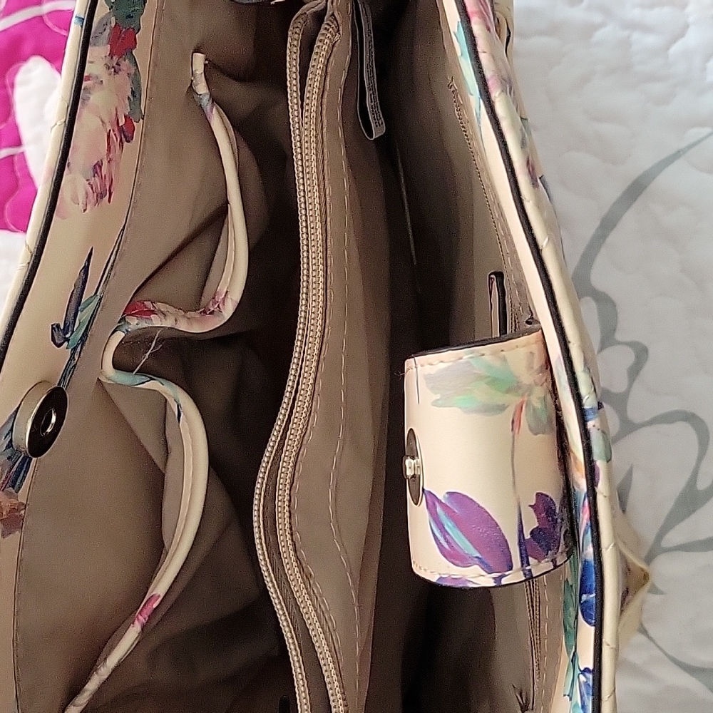 Tote - Picture 4 of 5